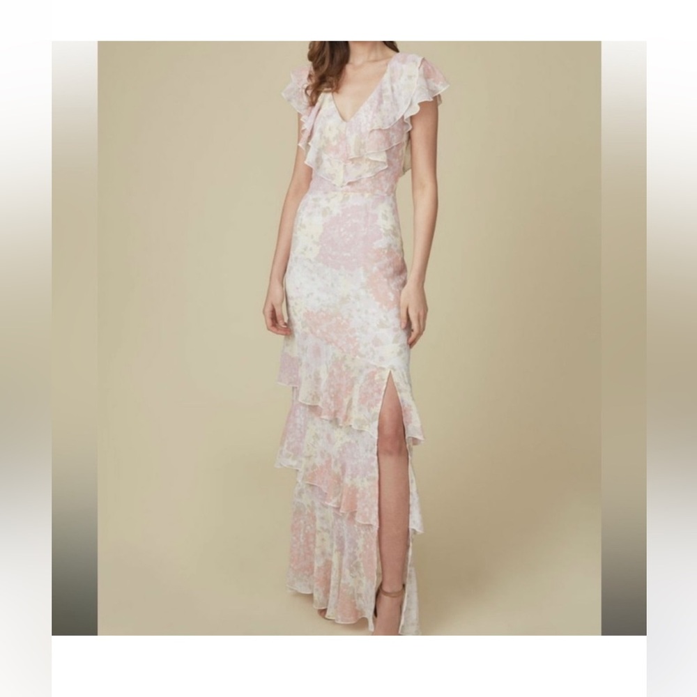 Wayf The Campbell Ruffle Tiered Maxi Blush Hydrangea Dress
Size: XS